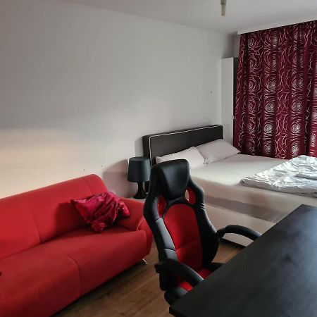 Sehr Schoene Drei Zimmer Deluex Wohnung In Sindelfingen Esterno foto