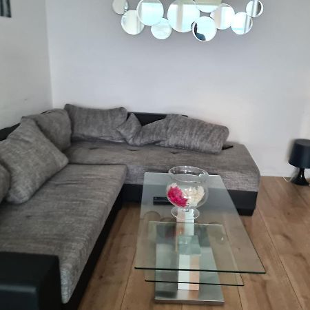 Sehr Schoene Drei Zimmer Deluex Wohnung In Sindelfingen Esterno foto