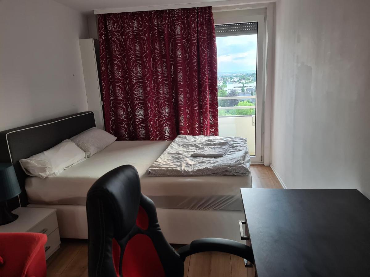 Sehr Schoene Drei Zimmer Deluex Wohnung In Sindelfingen Esterno foto