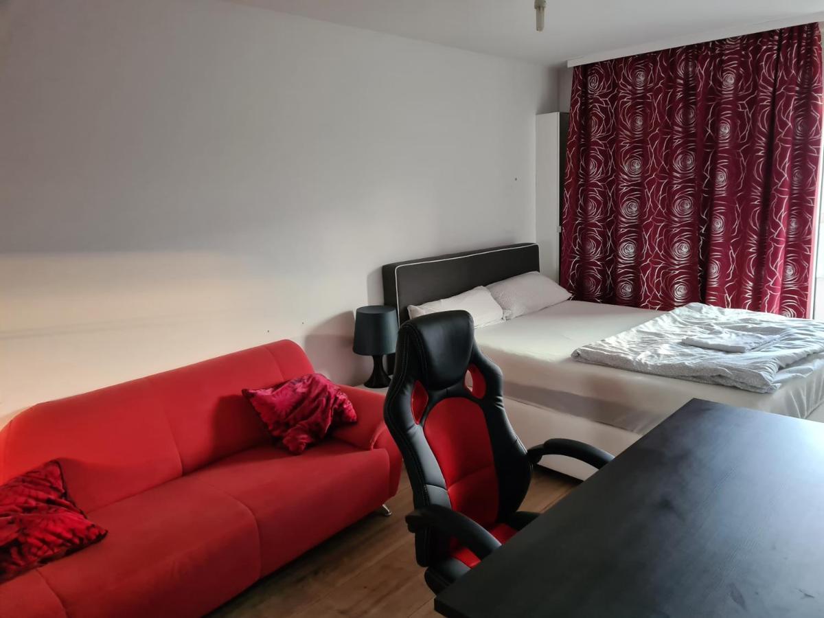 Sehr Schoene Drei Zimmer Deluex Wohnung In Sindelfingen Esterno foto