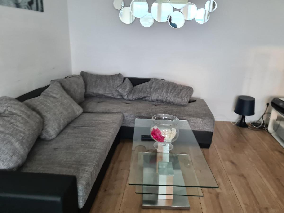 Sehr Schoene Drei Zimmer Deluex Wohnung In Sindelfingen Esterno foto