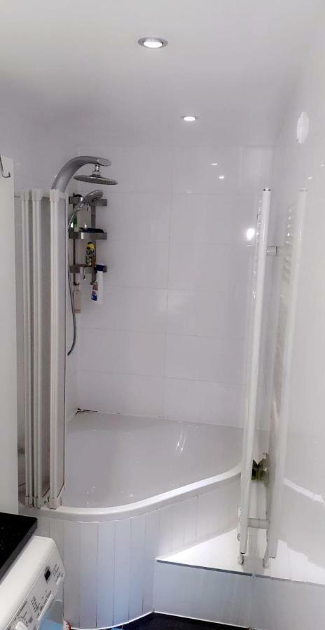 Sehr Schoene Drei Zimmer Deluex Wohnung In Sindelfingen Esterno foto
